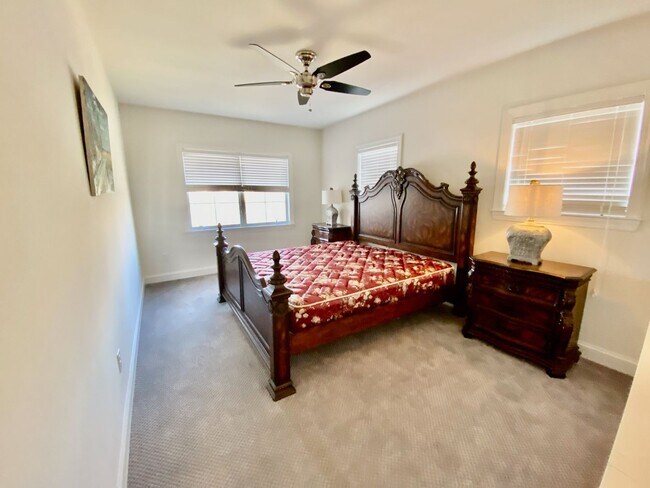 Building Photo - SIENA Place/PACKER PARK CORNER 4 Bedroom/2...