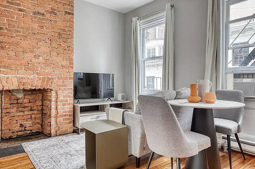 Building Photo - 53 Leroy St