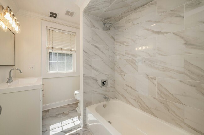 Building Photo - 16 Walnut St