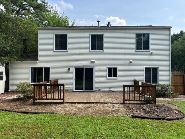 Building Photo - Wonderful 4 bed, 2.5 bath Single Family Ho...