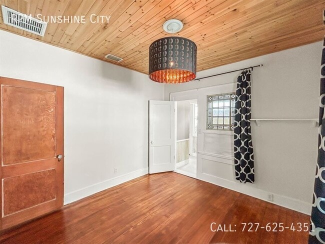 Building Photo - 748 32nd Ave N