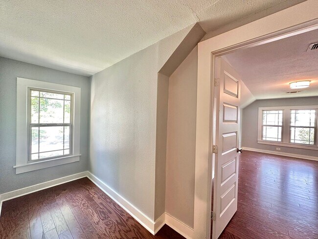 Building Photo - Spacious 4 Bedroom in the Heart of Tyler! Available Now!