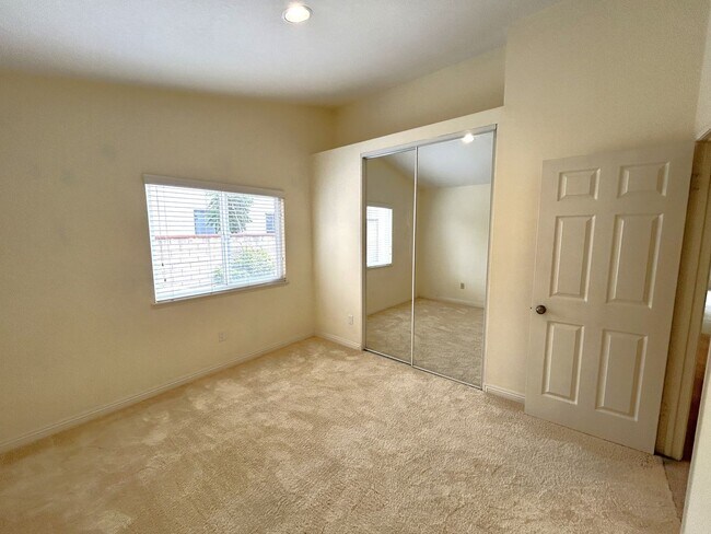 Building Photo - 904 Sky Meadow Pl