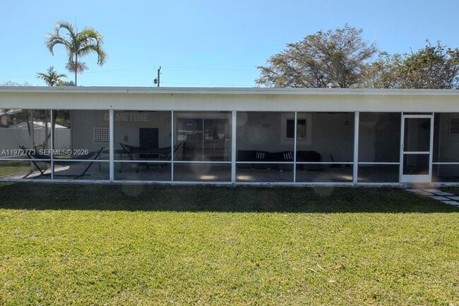 Building Photo - 9731 Bel Aire Dr