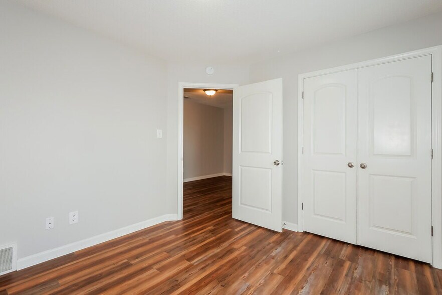 Building Photo - 10176 Evening Hill Dr