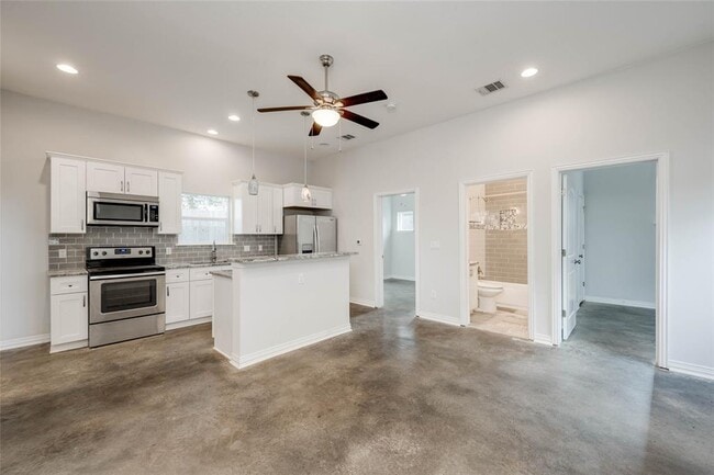 Building Photo - 811 Gunter St
