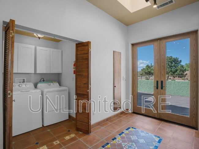 Building Photo - 490 Deer Pass Dr