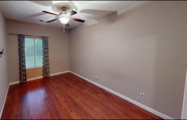 Building Photo - 2638 E Skyview Ave