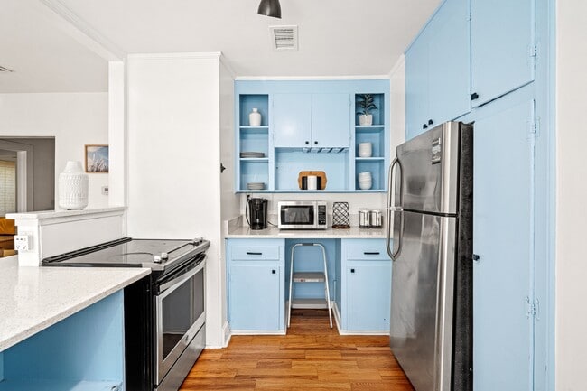 Building Photo - 1713 Paris Ave W