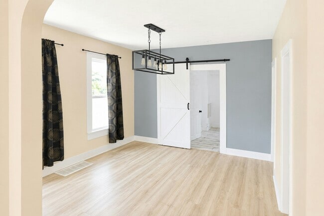 Building Photo - 1328 E 120th St