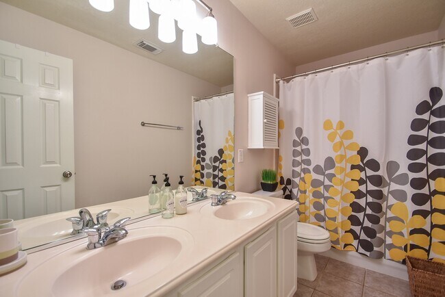Building Photo - 1211 Deerbrook Dr