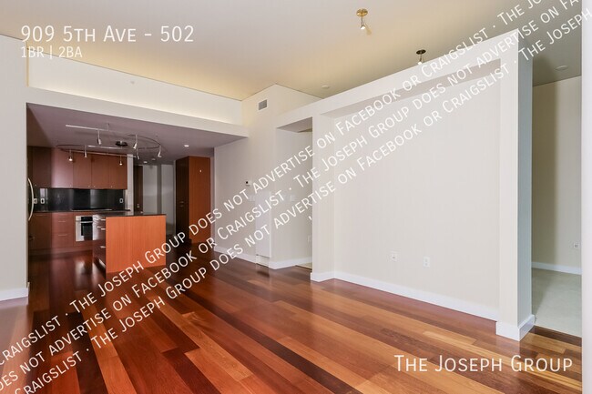 Building Photo - 909 5th Ave