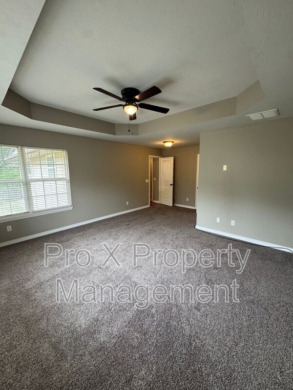 Building Photo - 740 E Gallup Hill Rd