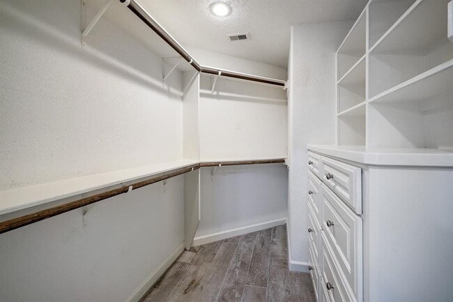 Building Photo - 1614 Droxford Dr