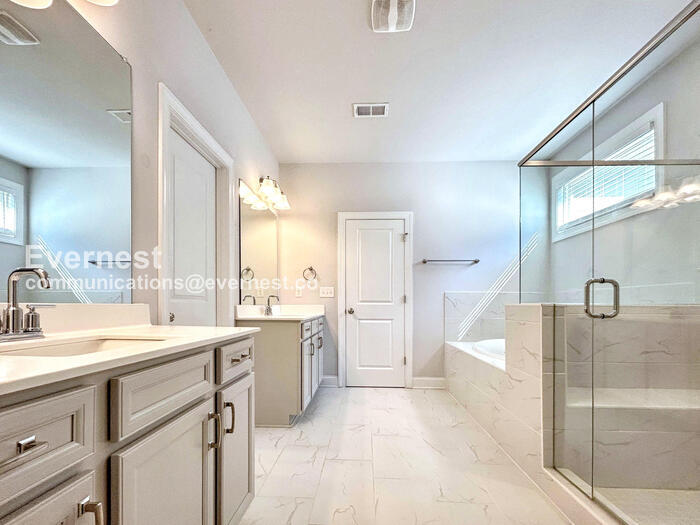 Building Photo - 331 Caledonia Ct