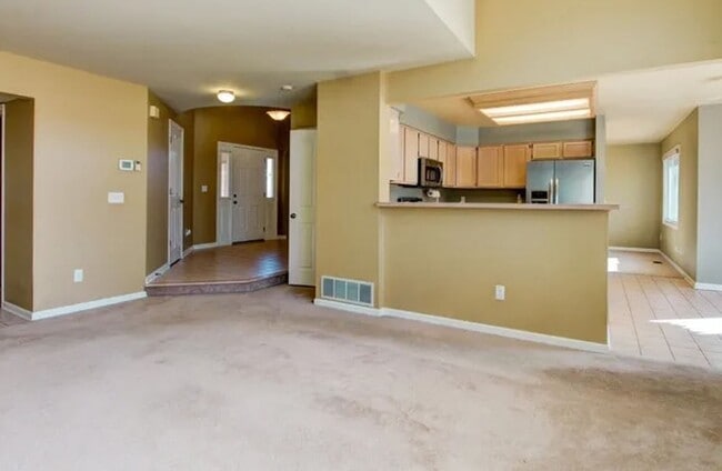 Building Photo - Beautiful Single Family Living In South Su...