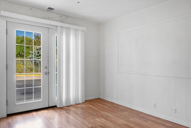 Building Photo - 9418 Bay Colony Dr