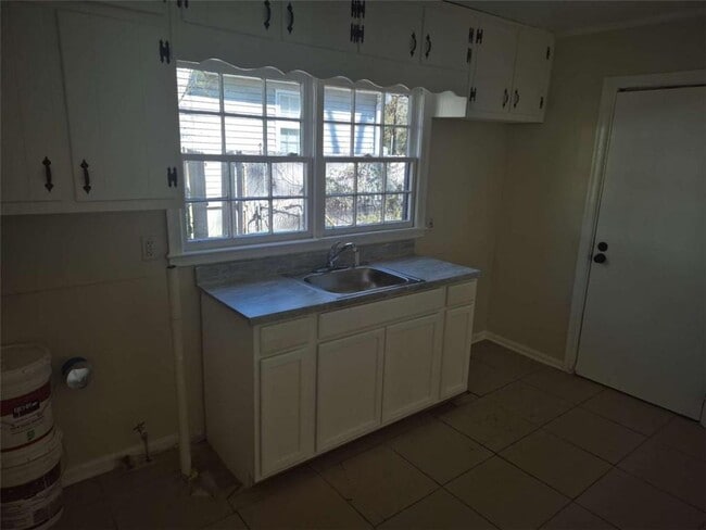 Building Photo - 2190 Jernigan Dr SE