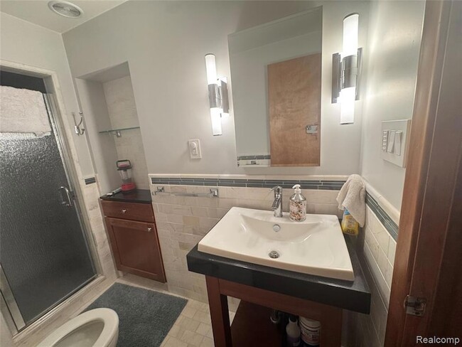 Building Photo - 6 Danvers Ln