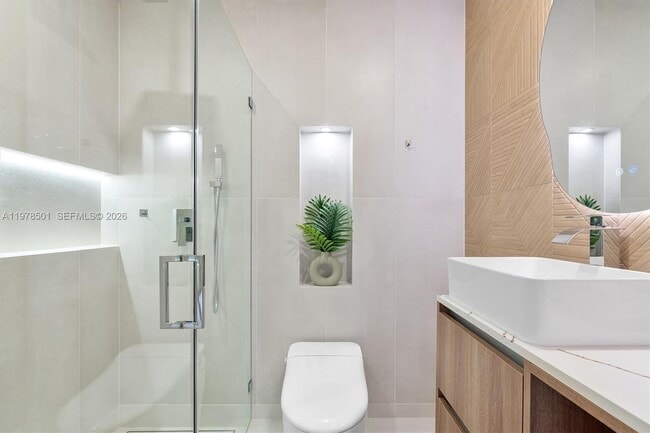 Building Photo - 4000 N Circle Dr