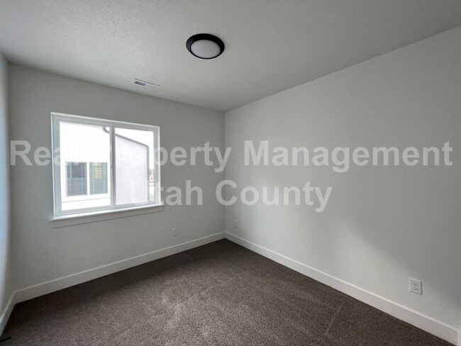 Building Photo - Big Townhome in American Fork