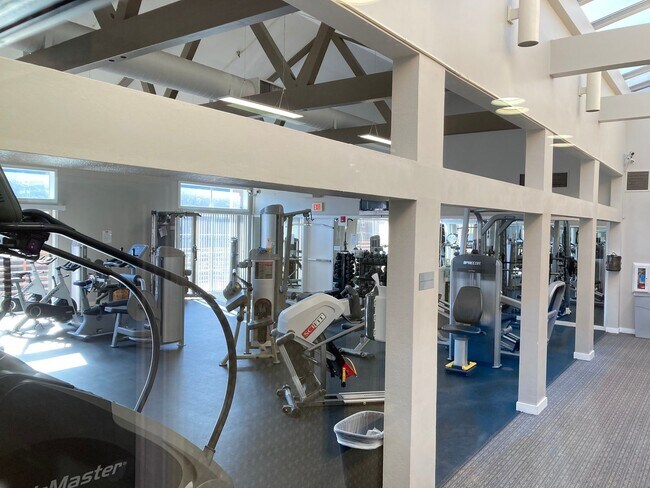 Building Photo - Top Floor Sweet and Spacious studio with resort style amenities and In-Unit Washer & Dryer!