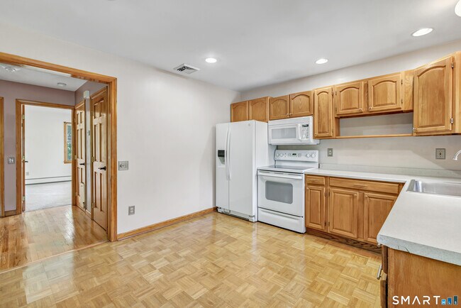 Building Photo - 5B Saxony Dr