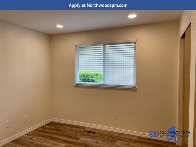 Building Photo - Gorgeous Newly Update 3 Bedroom 2 Bath Home in Friendly Central Point