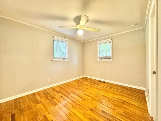 Building Photo - Remodeled 3BR in Guilford Hills