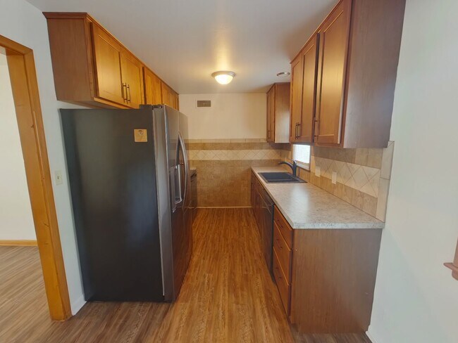Building Photo - 3541 S Southwood Dr