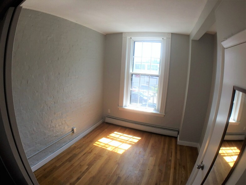 Building Photo - 25 Saint Stephen St