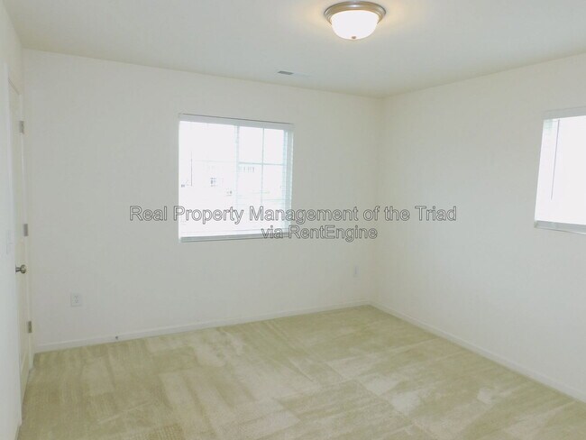 Building Photo - 719 Torbay Dr