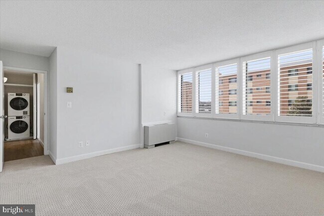 Building Photo - 1301 S Arlington Ridge Rd