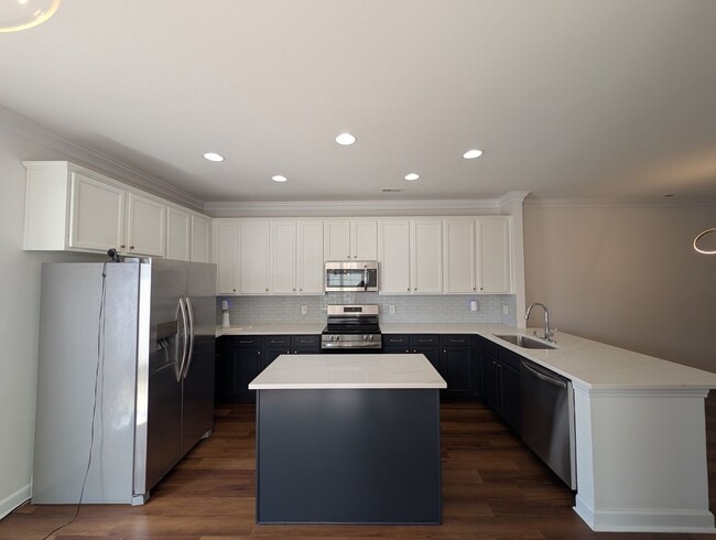 Building Photo - Pristine End Unit Townhome located in the Prosperity Place community!