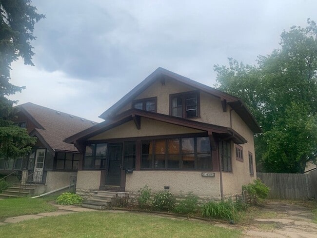 Building Photo - 1428 Snelling Ave N