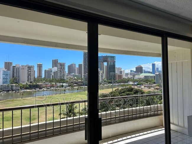 Building Photo - 2333 Kapiolani Blvd