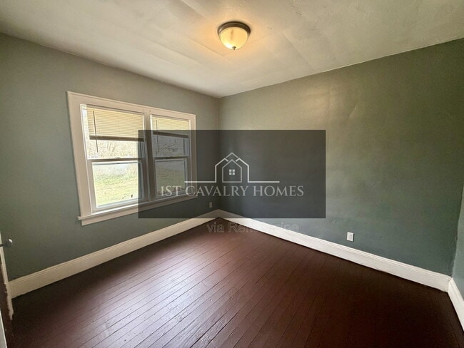 Building Photo - 578 Hoye Ave