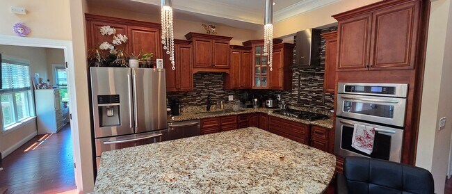 Building Photo - Executive home in Lewisville gated community