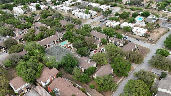 Building Photo - 3843