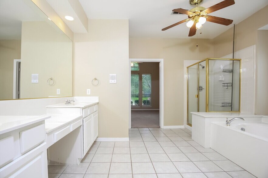 Building Photo - 4420 Vanderpool Dr
