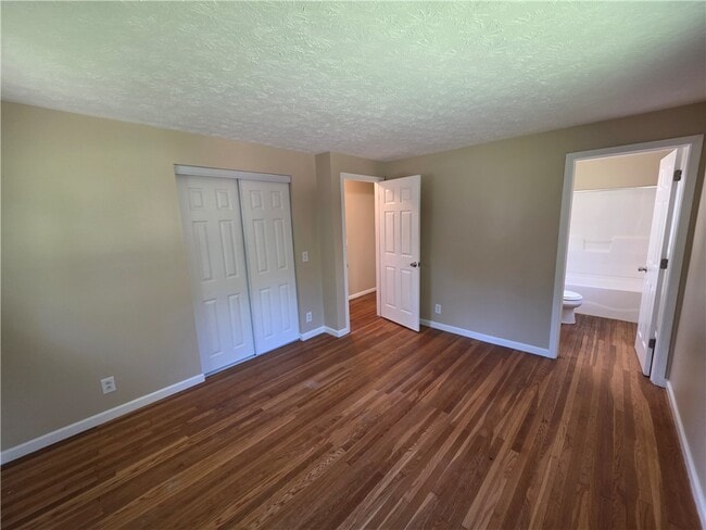 Building Photo - 32 Golden Rod Ln