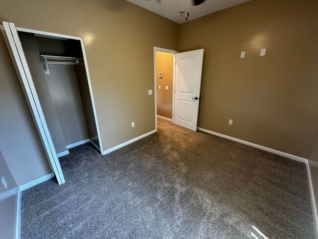 Building Photo - 5 Bedroom Home in El Cajon
