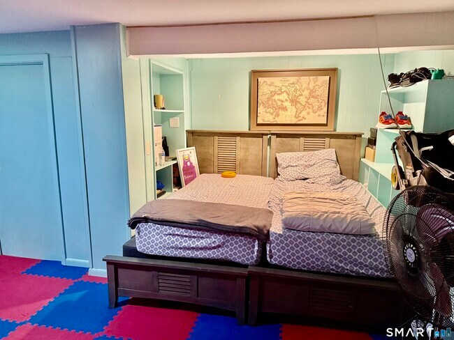 Building Photo - 15 Edwards St