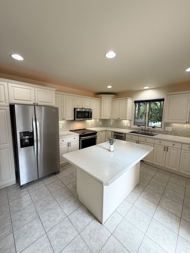 Building Photo - 5313 Raywood Rd