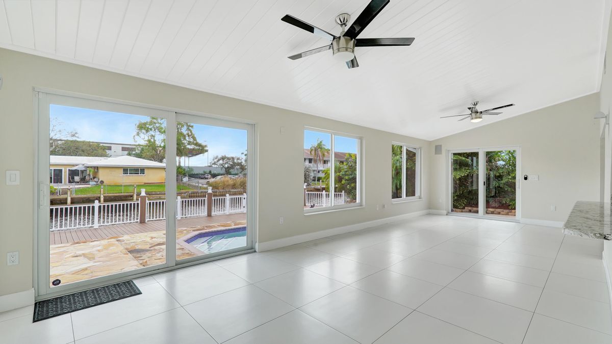 Building Photo - 1412 NE 53rd Ct