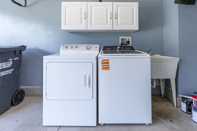 Building Photo - 3 bedroom, 2.5 bath, Garage Parkside by Gentry