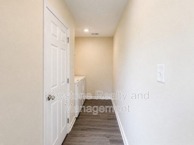 Building Photo - 157 Mace Ln