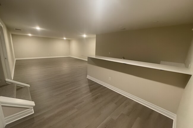 Building Photo - Spacious 4 Bedroom Home with Basement and Wet Bar in Clearwater