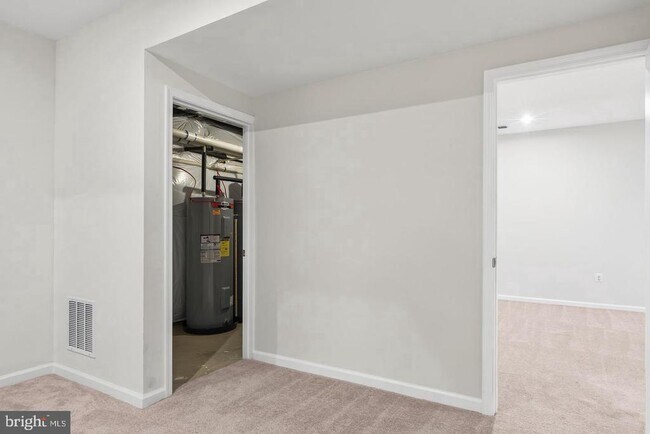 Building Photo - 18270 Moss Gdn Rd