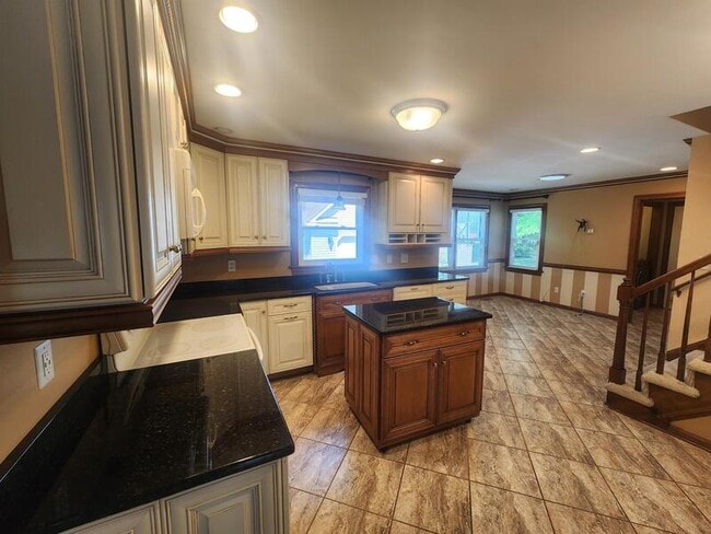 Building Photo - 720 Aguila Dr